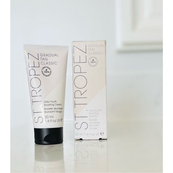 St. Tropez Gradual Tan Classic Daily Youth Boosting Cream Self Tanning Lotion - Picture 1 of 4